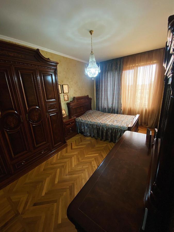 Большая Четырехкомнатная Квартира С Двумя Балконами У Моря В Центре Сухума,В Абхазии スフミ エクステリア 写真